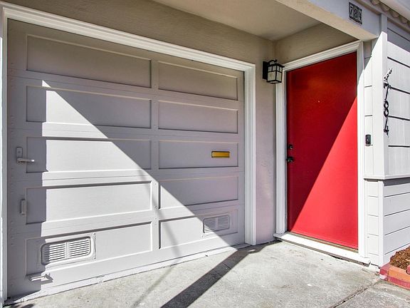 3rd image of 784 Claridge Dr