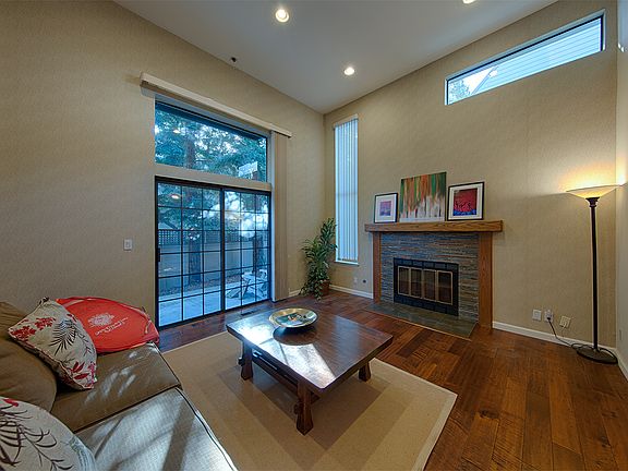 2nd image of 749 Loma Verde Ave #C