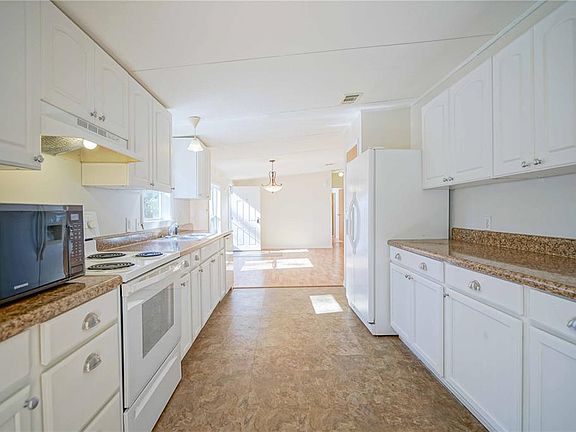 4th image of 16621 SW 45th St