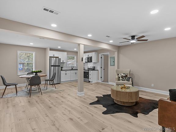 4th image of 304 Warren Rd