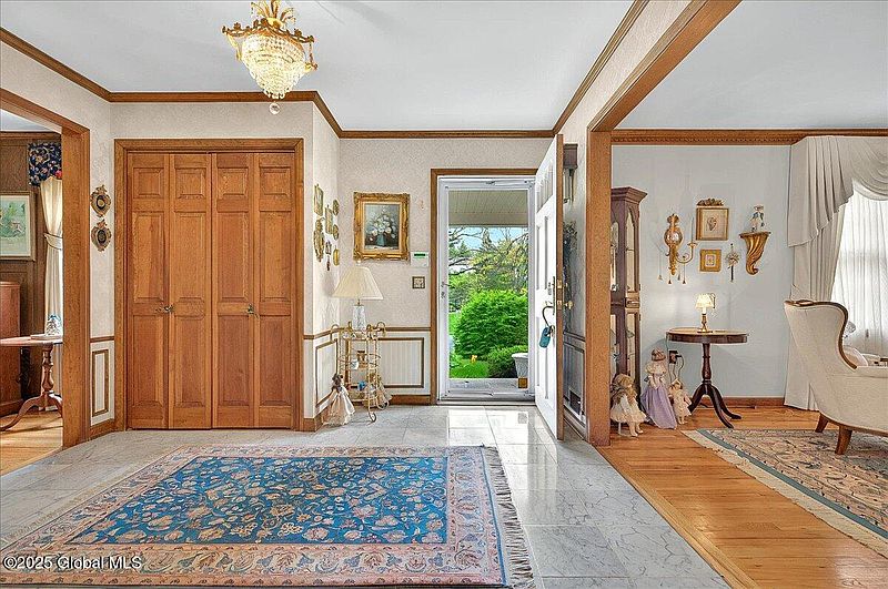 3rd image of 3 Momrow Court