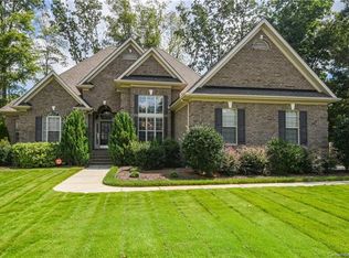 1004 Stonehill Ln, Matthews, NC 28104