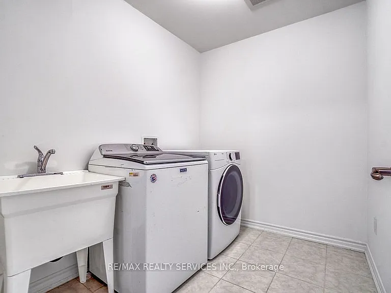 9 Copeman Ave — Photo 31