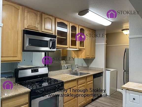 3rd image of 1227 Lakeview Cir
