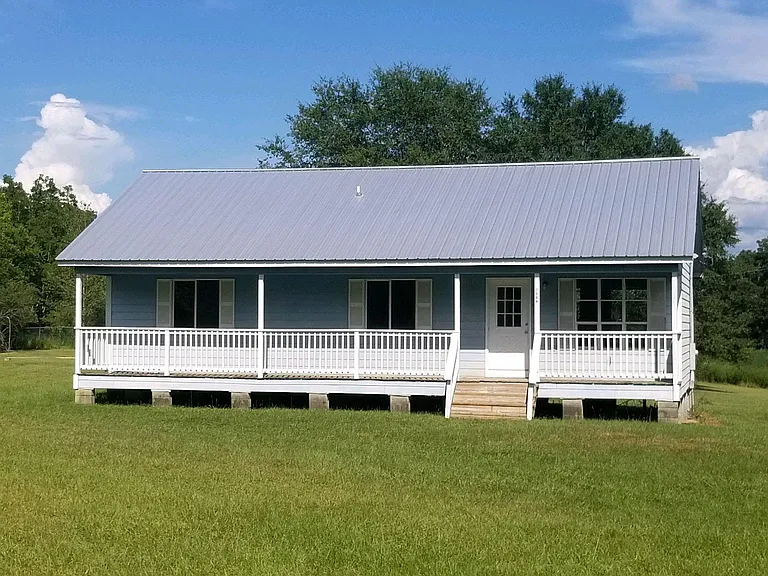 7046 N State Highway 123 — Photo 1
