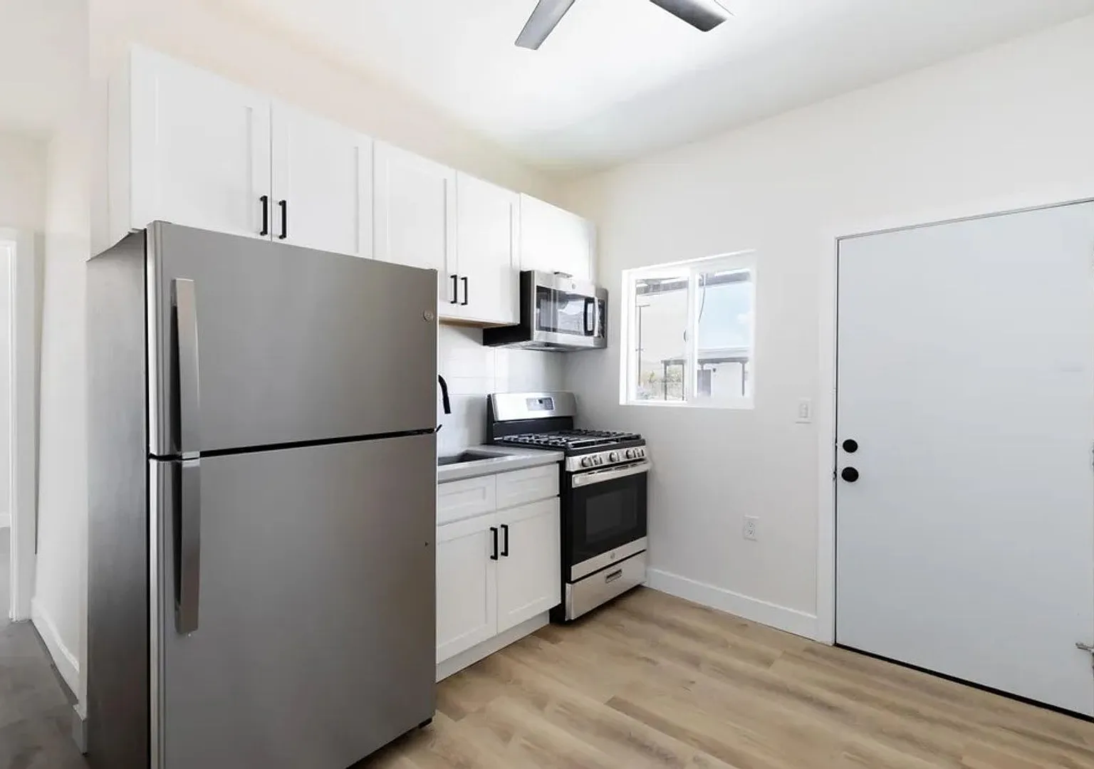 6563 Oasis Ave. — Photo 3