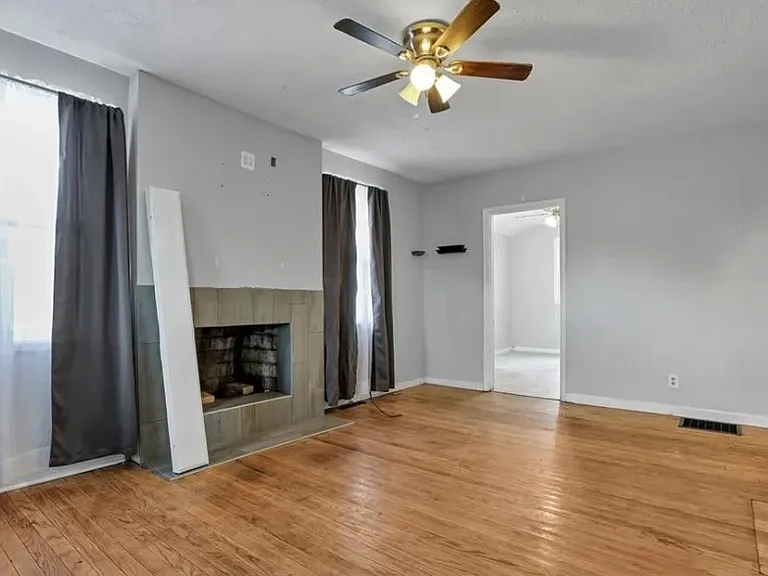 4415 Leacourt Dr — Photo 2
