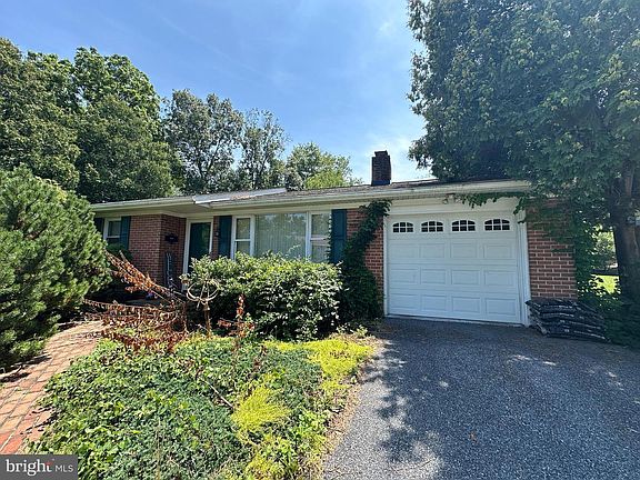 2nd image of 18529 Sherbrooke Dr