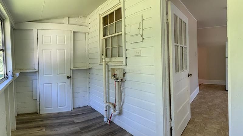 2nd image of 509 W Jackson St