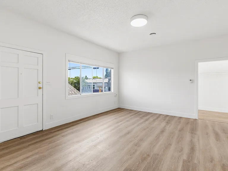 401 105th Ave #401 — Photo 9