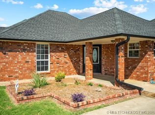 1045 W McIntosh Ave, Checotah, OK 74426