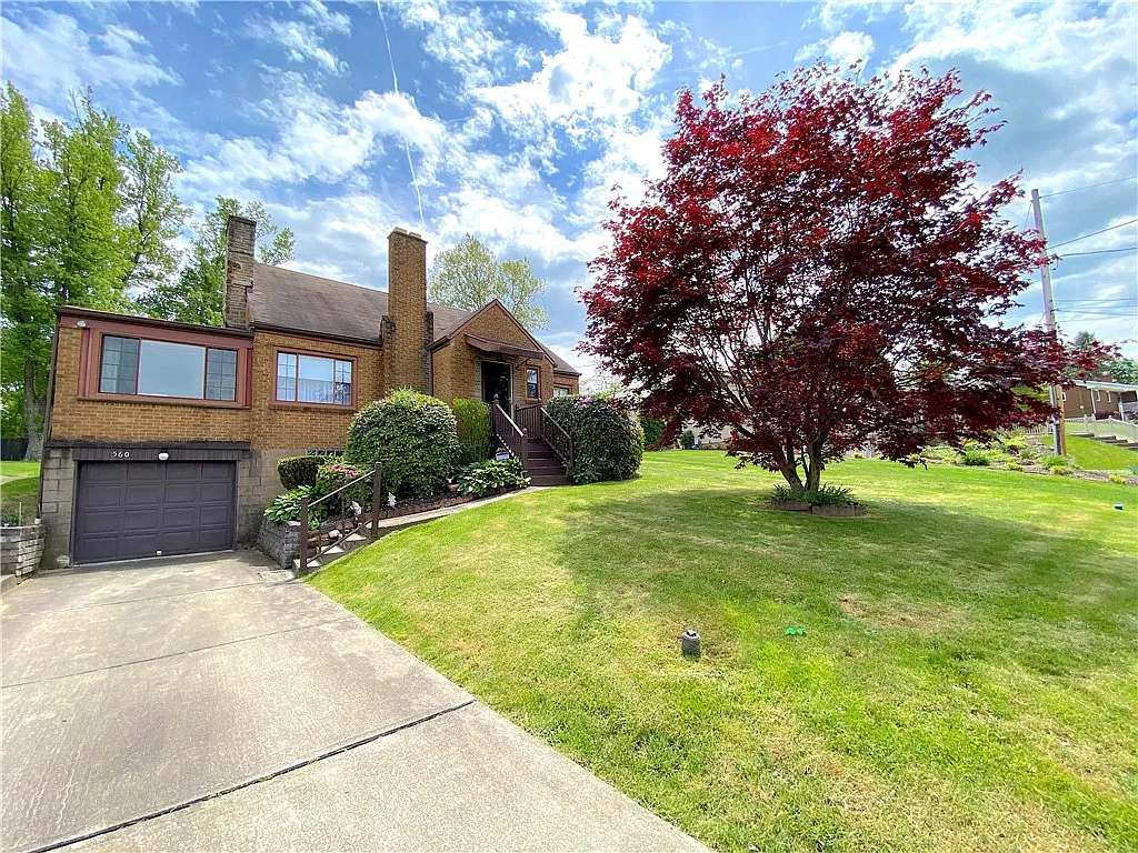 560 Center Hill Rd photo 1