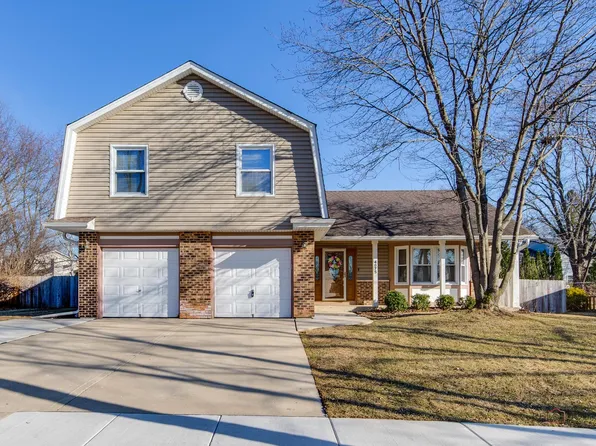 4075 N Parkside Dr, Hoffman Estates, IL 60192