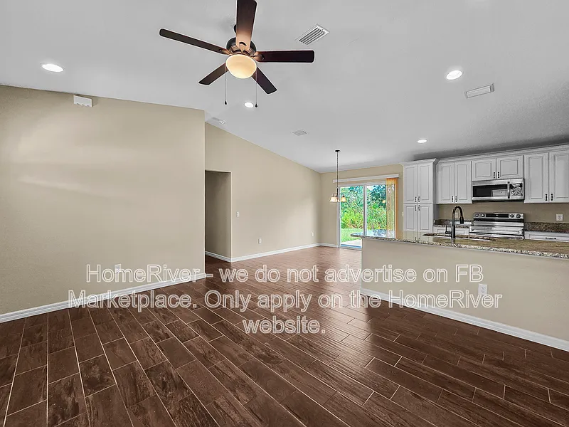 3 bed, 2.0 bath, 1245 sqft, $1,725 — Photo 4