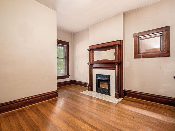 2nd image of 107 W Hubbard Ave