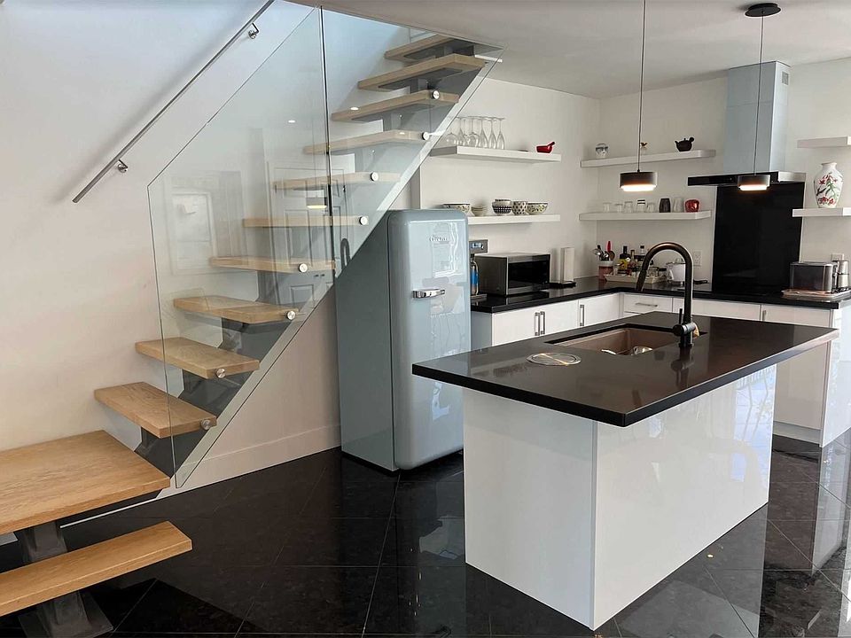 1st image of 1577 Bloor St W #1