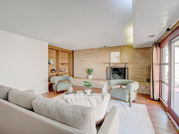 4th image of 7013 Aztec Rd NE