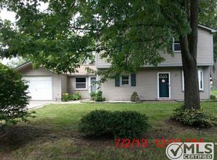 1675 Eastport Dr, Troy, MI 48083