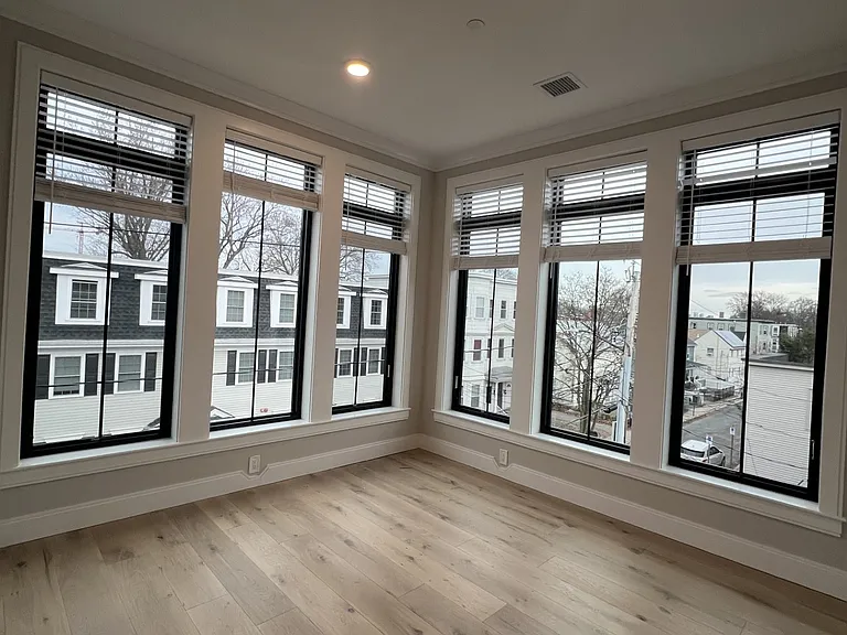 157 Everett St #302 — Photo 21