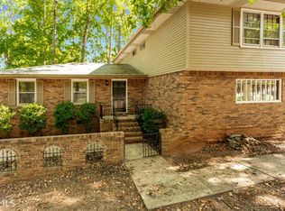 541 Rockborough Dr, Stone Mountain, GA 30083