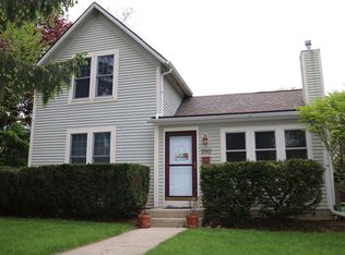 260 E Terra Cotta Ave, Crystal Lake, IL 60014