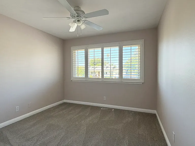 3695 Sanford St — Photo 49
