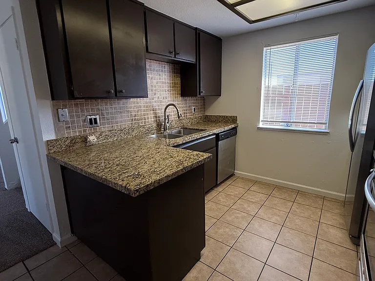 120 Adobe Ct #120 — Photo 11