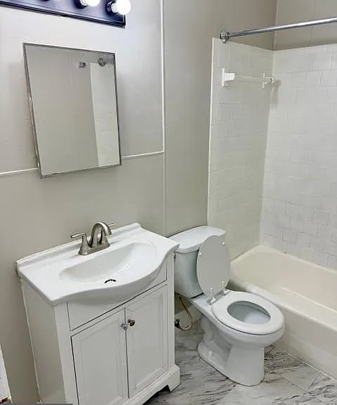 27 Main St E #207 — Photo 12