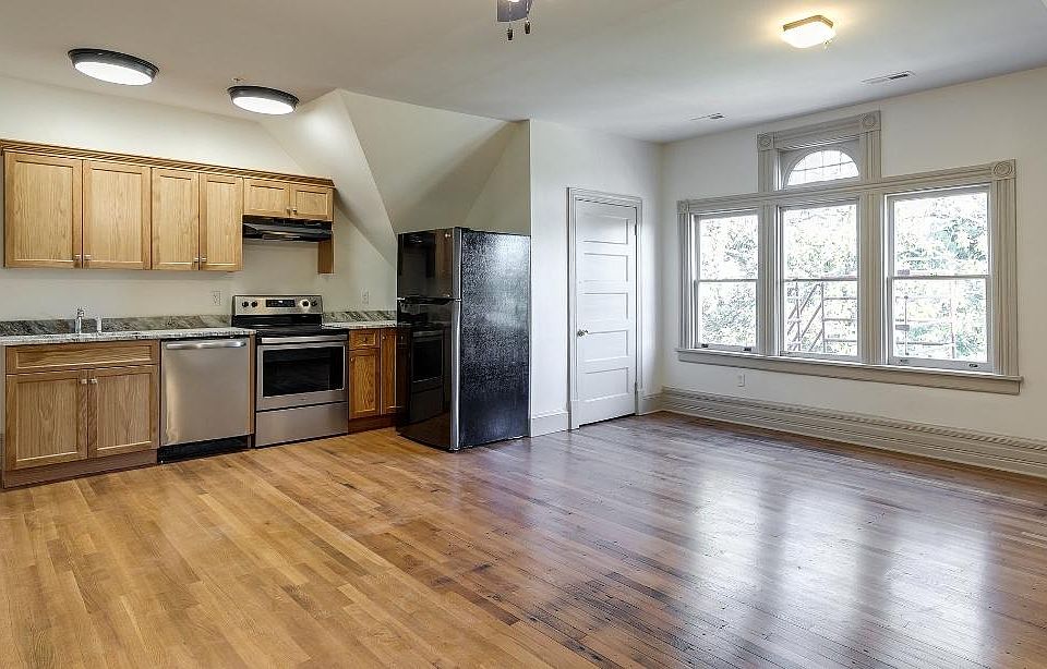 1st image of 2112 Monteiro Ave #402