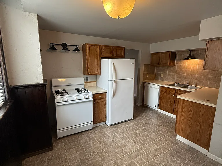 329 Reno St — Photo 10