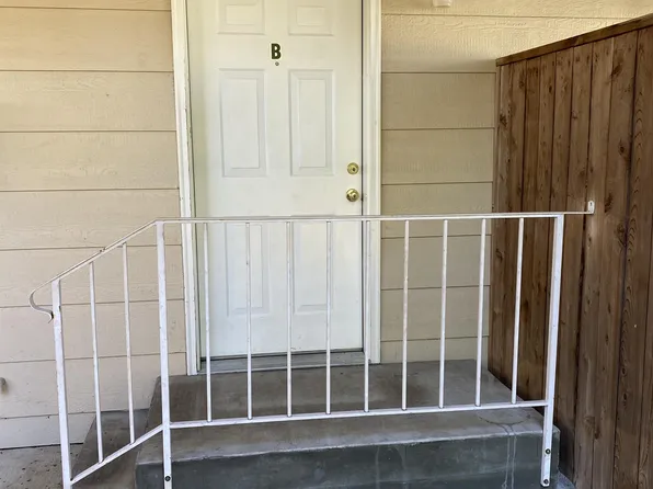 4120 Henry Ct APT B, Eugene, OR 97402