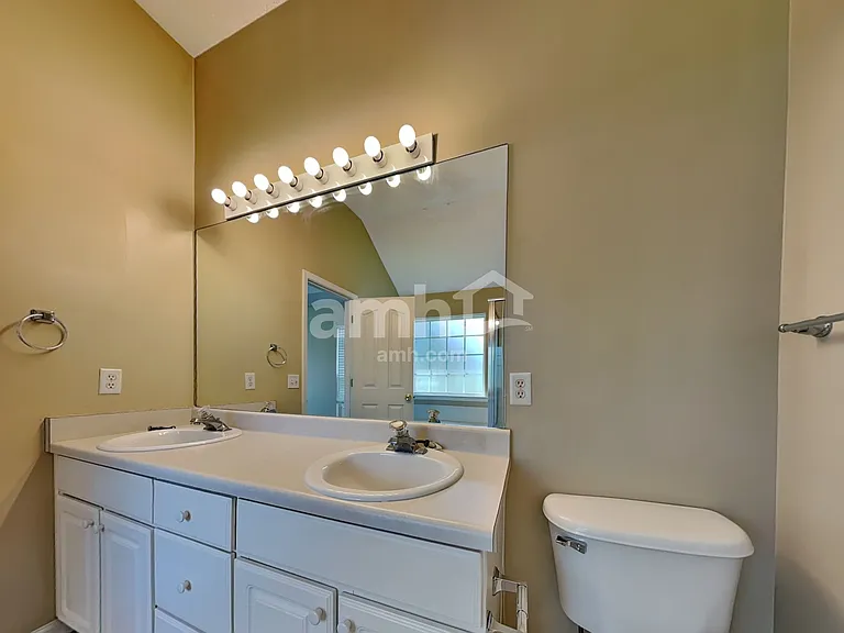 420 Roberts Way — Photo 13