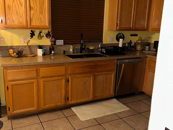 Full kitchen access. Only one other person will be there everyday.
