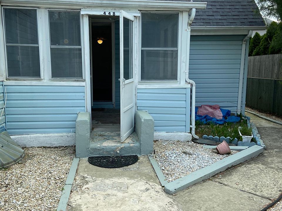1st image of 448 Laurel Ave