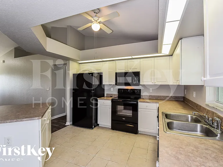 3619 NW 41st Ln — Photo 9