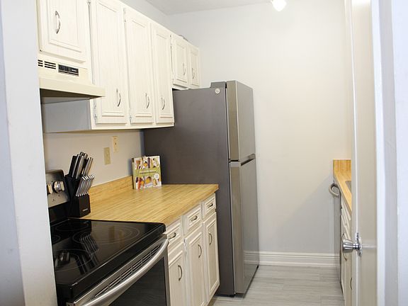 5th image of 3325 Bayshore Blvd Unit B23