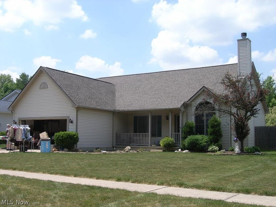 1st image of 739 Song Bird St