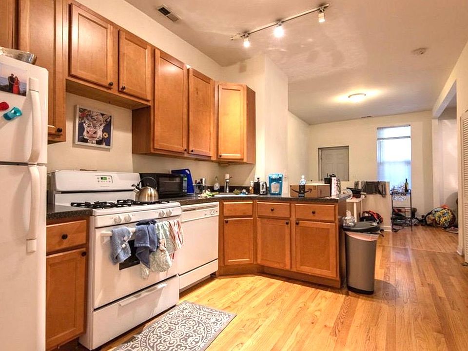 1st image of 623 W Armitage Ave #2