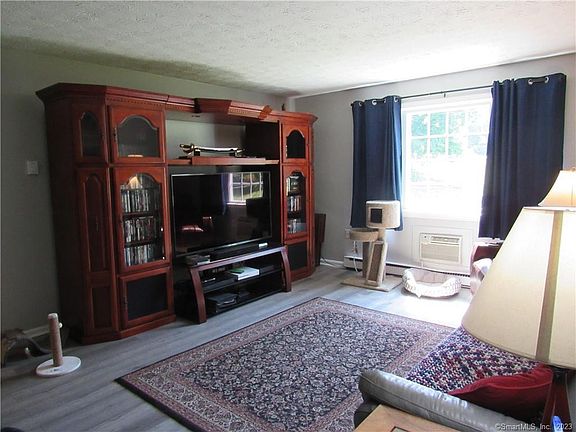 2nd image of 83 Horse Pond Road APT B