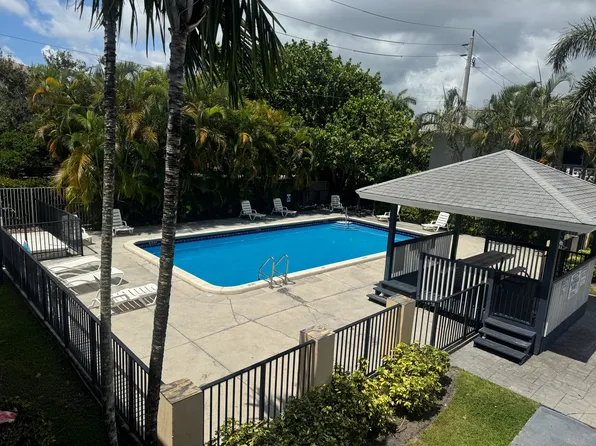 COLONIAL PARK APARTMENTS