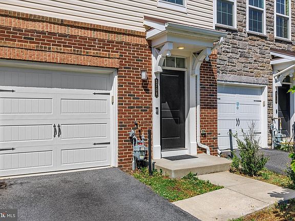 2nd image of 2708 Wessex Cir