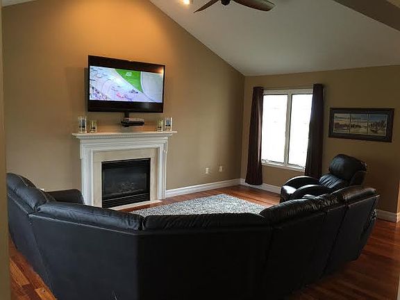 3rd image of 764 Dogwood Ln