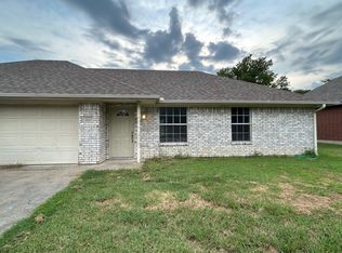2111 Albert Broadfoot St, Bonham, TX 75418