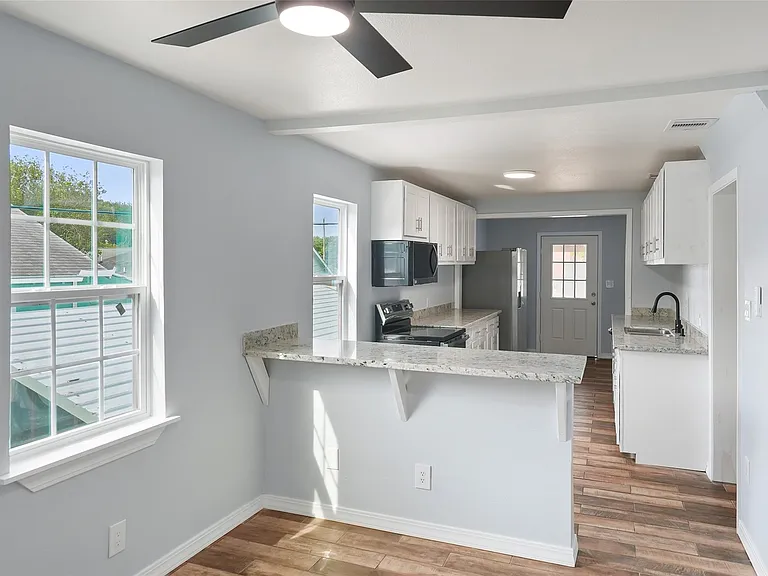 2222 44th St — Photo 15