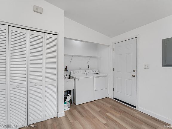 3rd image of 29015 York St