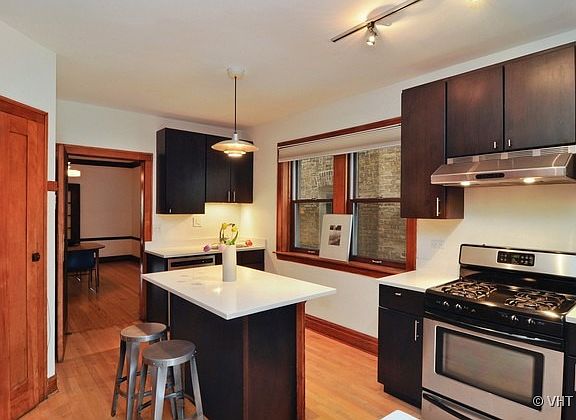 4th image of 2035 W Berwyn Ave #1