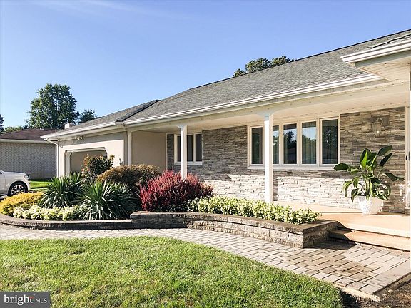 4th image of 20 Azalea Way