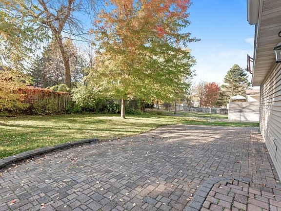 2nd image of 465 Willow Creek Dr