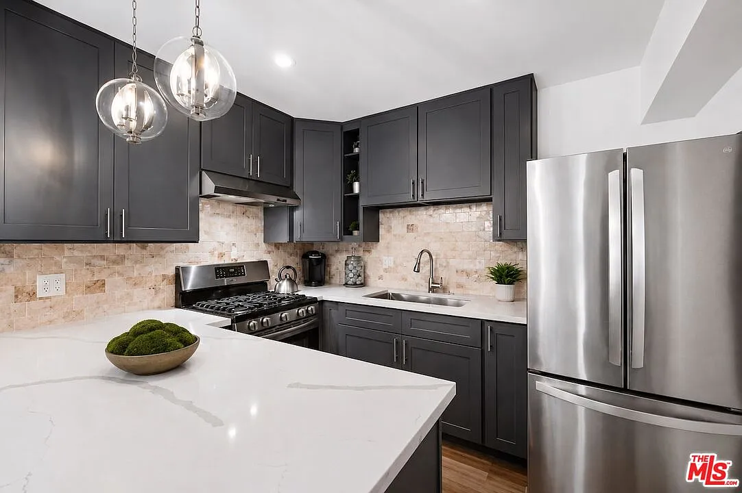 1 bed, 2.0 bath, 1100 sqft, $4,800 — Photo 2
