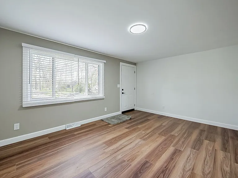9650 Cooley Lake Rd — Photo 20